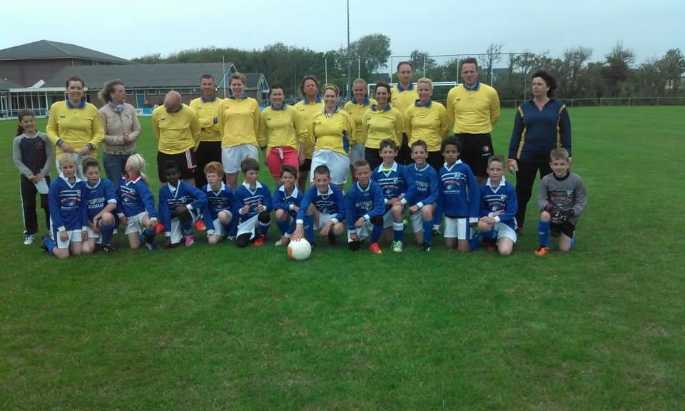 Petten E - Moeders (met een beetje hulp van een paar vaders)