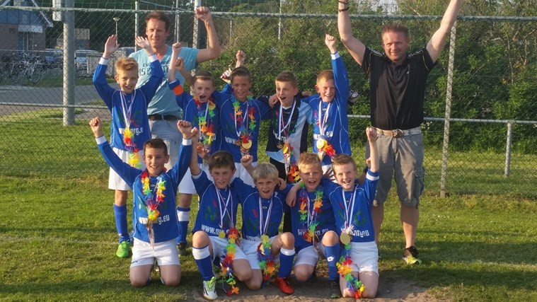 Petten e2 kampioen 2016